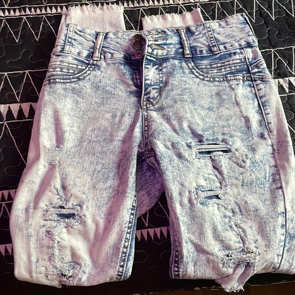 🩵White and Blue Bleach washed skinnies🩵
